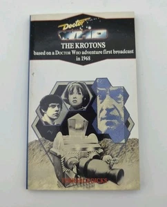 Doctor Who The Krotons Target Blue Spine. Unread Great condition. No Fading - Foto 1 di 10