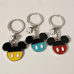 Juego de 3 llaveros orejas de Mickey Mouse de los parques de Disney icono verde azulado, rojo y amarillo nuevos sin etiquetas - Imagen 1 de 4