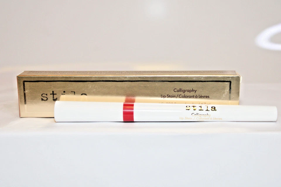 Mancha de labios caligrafía Stila en ROSA tamaño completo nueva en caja código de fecha 223A Foto 1 de 4