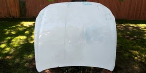 2014-2020 Maserati Quattroporte White Hood 670007993 OEM - Picture 1 of 13