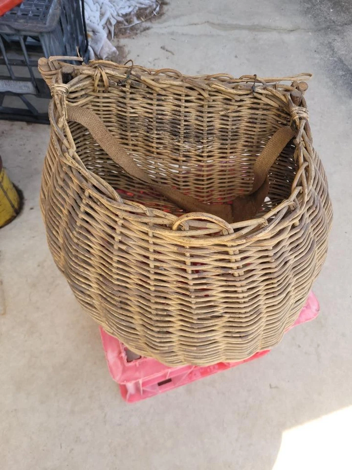 Vintage Cane Fishermans Creel. Brass. tools, beach, bait, line, boat, old rods. - image 1 of 1