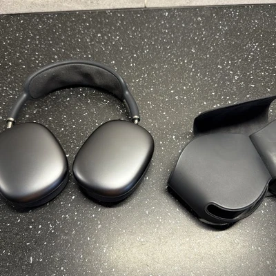 Apple AirPods Max Bluetooth Noise-Cancelling Headphones Faulty - Image 1 of 4