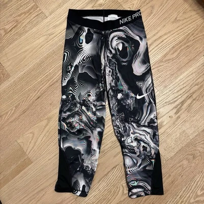 Nike Pro Womens Capri Pants Tight Fit Medium Black White Grey Coral 889984-740 - Image 1 of 3