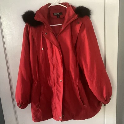 Chaqueta con Capucha Bromley Sport Roja Thermolite Con Borde de Piel de Zorro en Capucha Foto 1 de 4