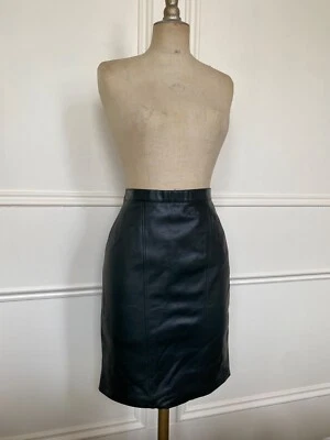 FALDA DE CUERO CHANEL VINTAGE - VERDE BOTELLA - REINO UNIDO 8/10 Foto 1 de 4