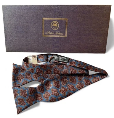 Pajarita Brooks Brothers Makers + Caja Seda Paisley Ajustable De Colección Años 60 EE. UU. Foto 1 de 4