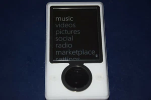 Microsoft Zune 30 GB Blanco Wi-Fi FM Radio AAC WMA MP3 Reproductor Medio Nueva Batería HD - Imagen 1 de 8