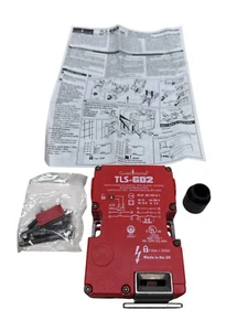 ALLEN BRADLEY 440G-T27169 SAFETY INTERLOCK GUARD MASTER SWITCH TLS1-GD2 NEW - Picture 1 of 9