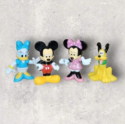 Juego de 4 estatuillas de Mickey y Minnie Mouse, Margarita y Plutón Foto 1 de 4