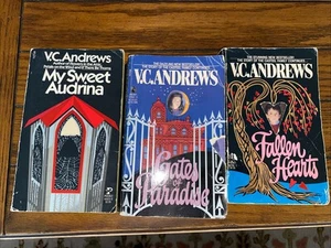 VC Andrews Series Flowers In The Attic -Vintage Paperbacks 3 Books - Picture 1 of 3