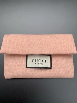Peine Gucci Beauty GWP con bolsa Foto 1 de 4