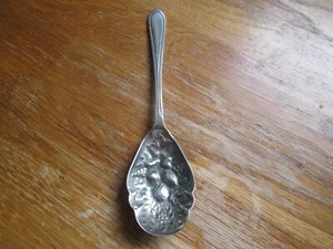 ANTIQUE/VINTAGE POTTER SHEFFD SILVA REPOUSSE SILVER PLATE FRUIT & CHERRY SPOON - Picture 1 of 7