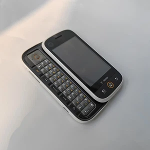 Motorola MB200 512MB Unlocked slider phone 3G Good Quality - Picture 1 of 10