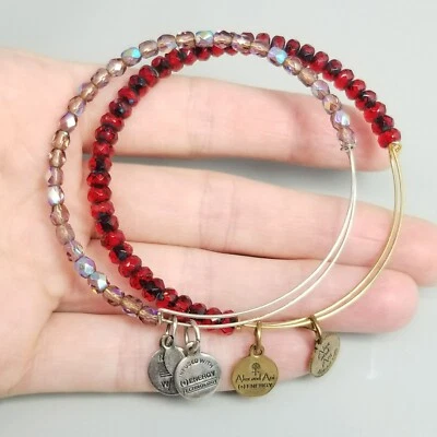 Par de brazaletes Alex and Ani Energy con cuentas de vidrio tono rojo dorado púrpura tono plata Foto 1 de 4