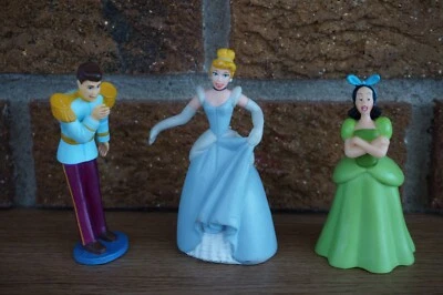 FIGURA Juego de Estatuillas CENICIENTA Príncipe ENCANTADOR Hermana Drizella Lote De Lujo Foto 1 de 4