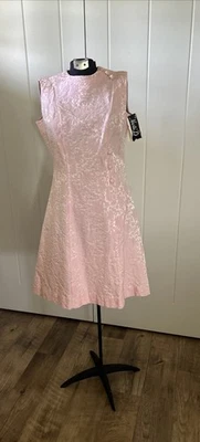 Vestido Vintage Años 60 Nuevo Con Etiquetas Marta’D Original Rosa Repujado Talla 12 Foto 1 de 4