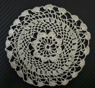 Dollhouse Miniature Round White Rug Hand Crochet Lacy 5"  VINTAGE 1:12 Scale - Image 1 of 4