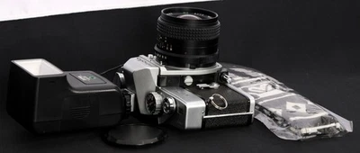 Minolta SR-T 101 Chrome 35mm Film SLR c/w MAGNUM 28mm f/2.8 Wide Lens &Flash Kit - Image 1 of 4