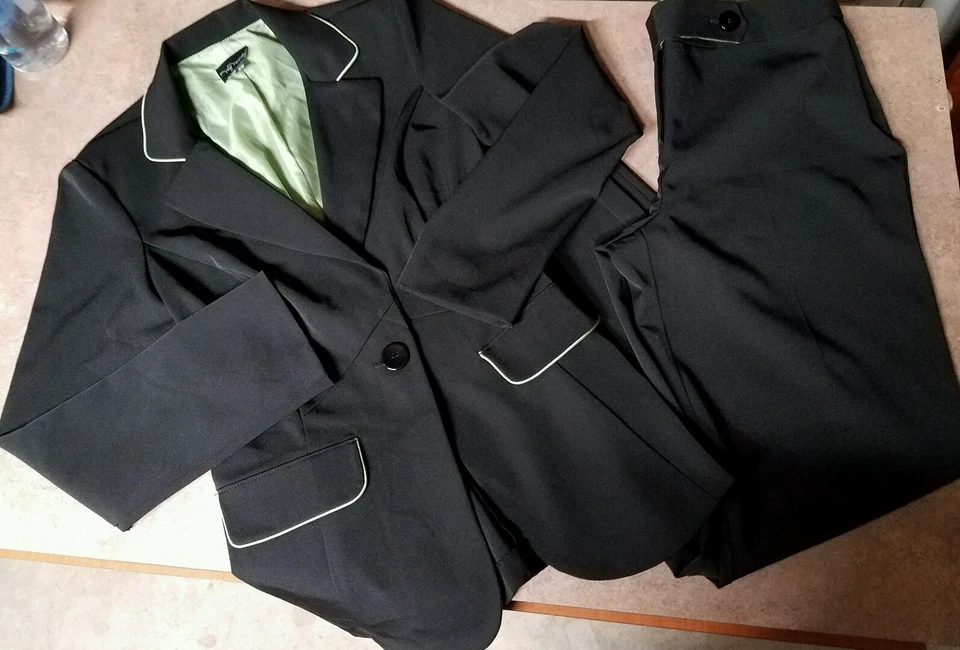 MY MICHELLE 2 PIEZAS MUJER NEGRO PANTALONES DE VESTIR Y CHAQUETA DE TRAJE CON RIBETE VERDE TALLA 9/10  Foto 1 de 1