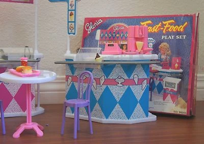 NUEVO Gloria MUEBLES PARA CASA DE MUÑECAS Comida Rápida Helado Soporte Cajero JUEGO (96008) Foto 1 de 4