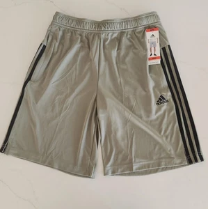 Neu mit Etikett Adidas Herren Gr. M Aeroready 3 Streifen Performance Shorts Reißverschlusstaschen grau - Bild 1 von 3
