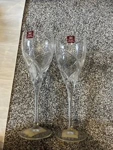 RCR CRYSTAL DA VINCI GROSSETO MEDIUM WINE GLASSES 25cl (PAIR) BRAND NEW - Picture 1 of 3