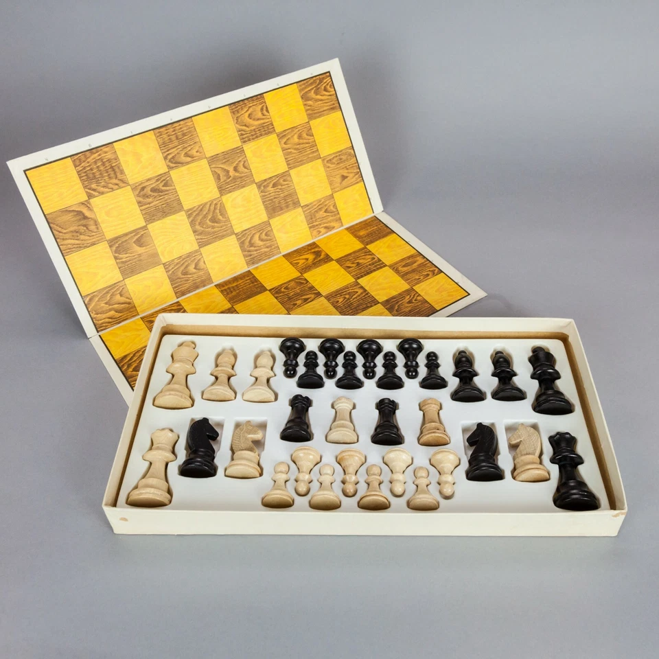 Chess wood Scacchi legno con scacchiera Czechoslovakia Tofa vintage with box - Immagine 1 di 4