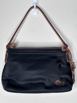 Bolso de Viaje Dooney & Bourke Nylon Negro Marrón Dorado Dije Bordado Pato Foto 1 de 4