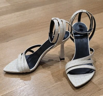 Sandalias para mujer Hugo Boss crema talla 7 Foto 1 de 4