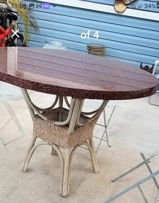 Mesa de comedor redonda de granito Foto 1 de 4