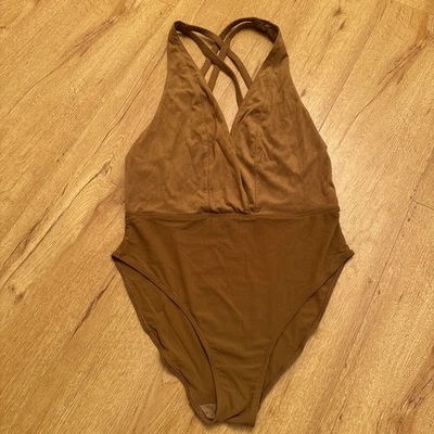 Camiseta sin mangas Out From Under Urban Outfitters L marrón tostado imitación gamuza malla Body Foto 1 de 4