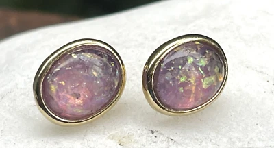 Conjunto de brincos perfurados folheados a ouro com moldura de opala falsa rosa - Imagem 1 de 3