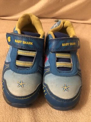 Bebé Tiburón Niño Tenis Zapatos Tenis Niños Niñas Talla 9 Excelente Estado Foto 1 de 4