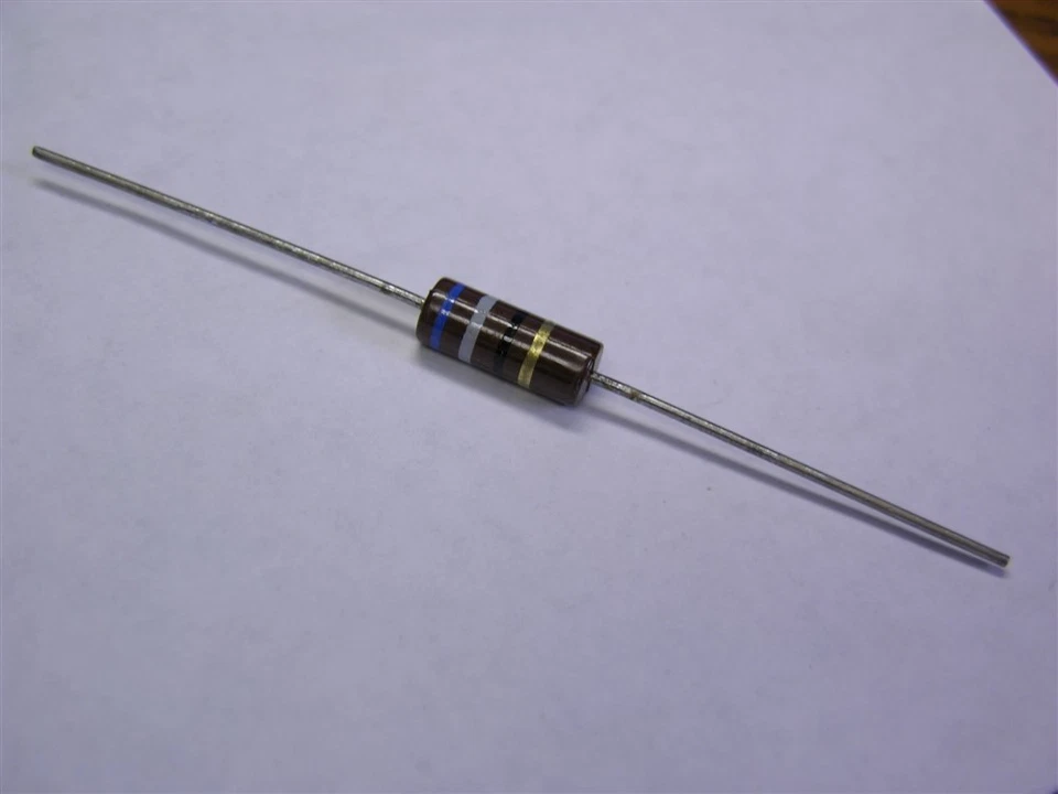 25 IRC IBT1 68 Ohm 1W 5% Carbon Comp Resistors - Image 1 of 1