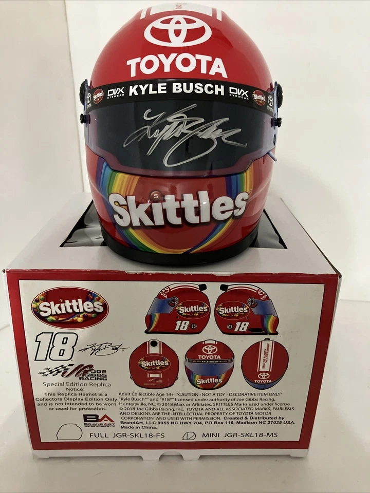 Mini casco firmado por Kyle Busch Skittles certificado de autenticidad Foto 1 de 4