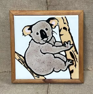 Lindo marco de madera de remache de baldosas de cerámica en árbol de koala de colección caprichoso amante de los animales - Imagen 1 de 3