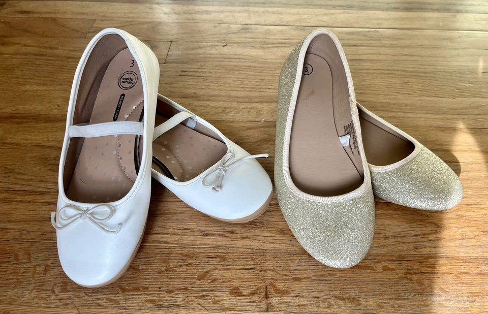 Lote de 2 Zapatos Planos Niñas Talla 3 Blanco y Dorado Brillo Wonder Nation/Objetivo  Foto 1 de 4