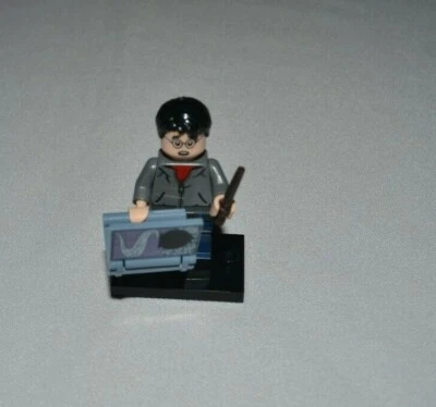 LEGO HARRY POTTER SERIES 2 WIZARDING WORLD - HARRY POTTER LOOSE # 1 - Image 1 of 3