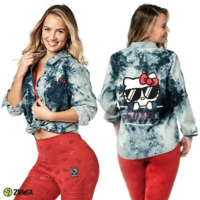 Ropa Mujer Chaqueta Denim Zumba x Hello Kitty Abotonada Hecha en Colombia Foto 1 de 4