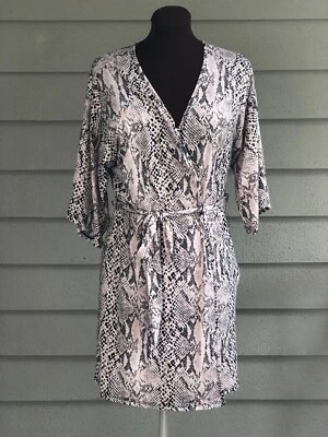 Secret Treasures Pink Black Snake Print Knit Robe Size M - Imagem 1 de 4