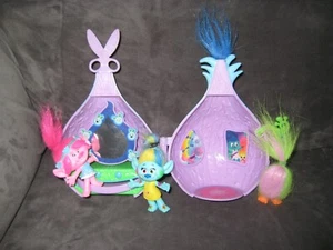 2015 THE TROLL HOUSE WITH 3 TROLLS & ONE HEADPIECE HAIR TOY - Picture 1 of 7