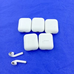 Lotto Lavoro Apple Airpods Con Custodie Ricarica Wireless - Leggi Descrizione - Foto 1 di 10