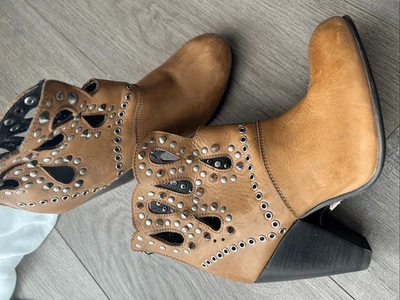 J. Renee Botines Marrón Talla 37 Tachonado Country Girl Western Único Cuero Tobillo Foto 1 de 4