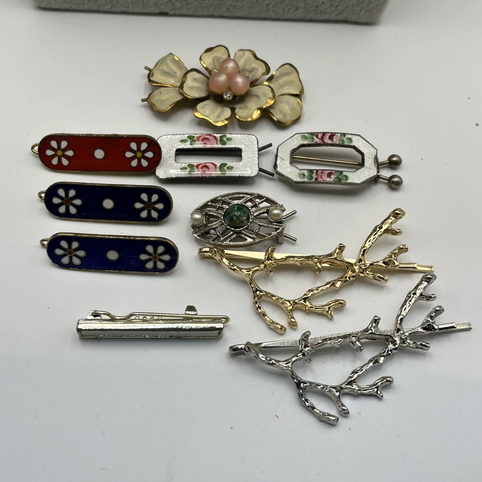 Lote de 10 clipes de cabelo vintage esmalte guillloche em margaridas de metal art déco etc.  - Imagem 1 de 4