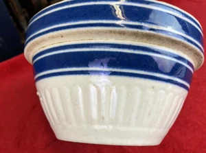 Vintage White Ware Bowl w/ Cobalt Blue Bands ~ Kitchenware, Yellow Ware, 7"Dia - Imagen 1 de 10