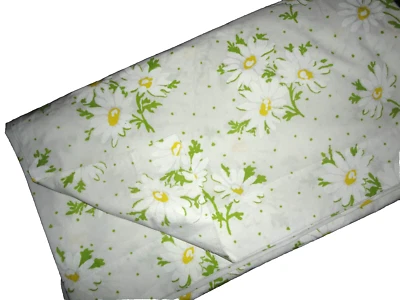 VINTAGE UTICA STEVENS 1977 DAISY DOT YELLOW FLORAL (1) QUEEN FLAT SHEET 90X100 - Image 1 of 4