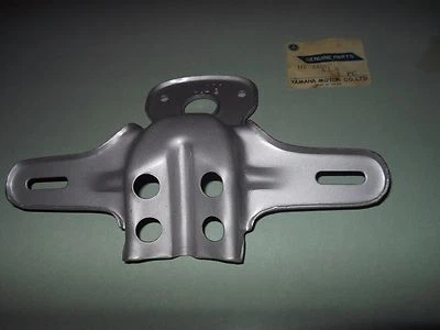 Nuevo de Lote Original Vintage 1966-67 Yamaha H2 YL1 Soporte de Luz Trasera # H2 2150C SLV YHA-12 Foto 1 de 4