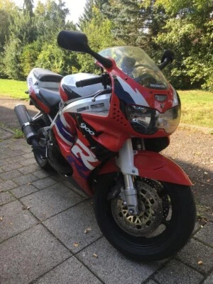 Motorrad, Honda cbr 900 rr, sc 33 - Bild 1 von 3