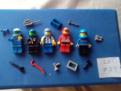 Lot 5 Lego Minifigures Octan Racers Pit Crew Race Car Drivers  10 accessories  - Image 1 of 4