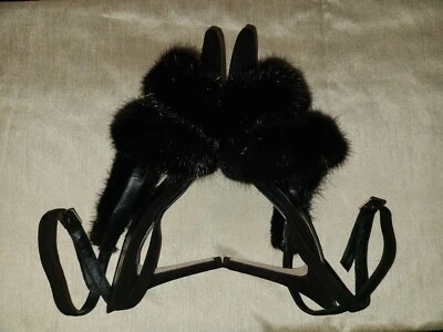 Sandalia de noche de visón Barneys New York para mujer Foto 1 de 4